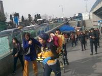 Mecidiyeköy'de metrobüs durakta bekleyen yolcuya çarptı