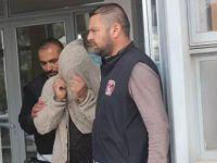 Elinde uyuşturucu poşetiyle yakalandı