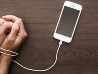 Cep telefonlarına bağımlı olduk