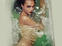 Cara’dan yayınlanmamış küvet pozu