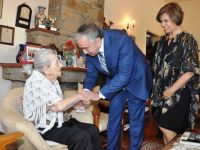 Cumhurbaşkanı Akıncı ve Eşi, Türkan Aziz’i ziyaret etti