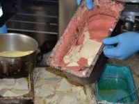 Eskişehir'de ruhsatsız üretim yapılan pastanede mide bulandıran görüntü