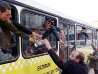 Ceplerindeki son parayla Afganlar'a su aldılar