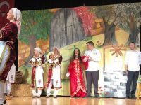 Yakın Doğu Kolejinde görkemli bir Kıbrıs geleneği… “Kıbrıs Kınası” adlı tiyatro oyununa büyük ilgi