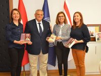 “Yarım Kalmış Bir Yaşam... Dr. Burhan Nalbantoğlu” kitabı DAÜ rektörü Prof. Dr. Osam’a takdim edildi