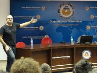 Türkiye’nin ünlü teorik fizikçisi Prof. Dr. Bayram Tekin DAÜ’de sunum yaptı