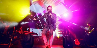 Tarkan’ın kalça dansı konsere damga vurdu