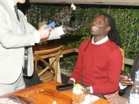 Bafétimbi Gomis ve arkadaşları 8 kilo et yedi