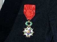 Fransa Esed'e verdiği "onur nişanını" geri alacak