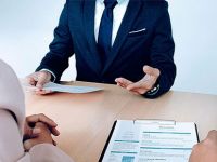 Rekabeti kendi elimizle engelliyoruz