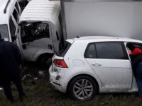 TEM'de tutanak tutan sürücülerin arasına otomobil daldı