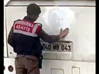 Atatürk'ün silüetini temizleyen asker sosyal medyanın gündeminde