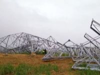 Yüksek gerilim hattı işçilerin üzerine devrildi