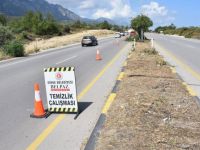 Batı çevre yolu Girne Belediyesi tarafından temizleniyor