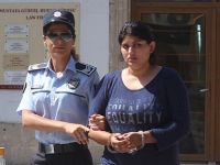 Kapıdan kovuldu bacadan yine geldi