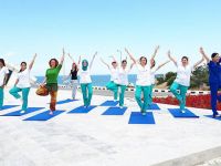 Dr. Suat Günsel Girne Üniversitesi Hastanesi Yoga Eğitmeni Özlem Var: “Azıcık” bile “hiç yoktan” iyidir!