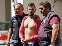 Görevli polisi darp etti