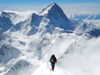 Everest'e tırmanan 2 dağcı öldü