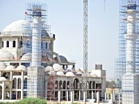 Kıbrıs’ın en büyük camisinin ana kubbesi tamamlandı