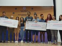 DAÜ’den başarılı öğrencilerine nakdi çek ödülü