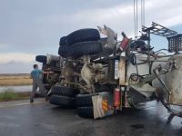 Beton mikseri devrildi!
