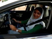 Suudi Arabistan'da kadınlar ehliyet almaya başladı