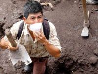 Fuego Yanardağı'nda sıcak kaya ve tortu akıntısı