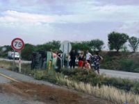 Sürücü takla atarak orta bankette yan durdu.