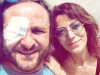 “Komaya girdi” denilen kişi gülücükler saçarak selfie çekti