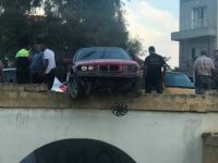 Az kalsın köprüden uçuyordu