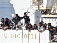 Akdeniz'de kurtarılan göçmenler İtalya'ya götürüldü