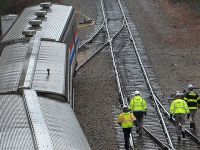 ABD'de raydan çıkan trenden 871 ton ham petrol nehre aktı