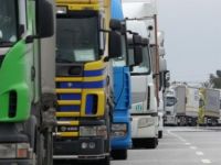 BM'den İdlib'e 21 tırlık yardım