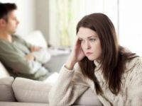 Aldatıldığını eşinin sırtındaki sivilceden anladı