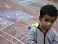 Trump'ın kararıyla göçmenlik merkezlerinde alıkonulan mülteci çocukların ailelerine iade edilmesine karar verdi