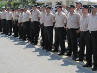 Polis plaket değil maaşını istiyor
