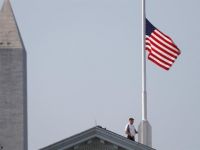 ABD’de bayraklar yarıya indirildi