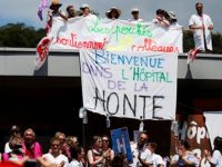 Fransa'da hastane çatısında grev