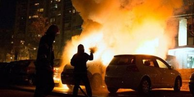 Pakistan'da seçim bürosuna el bombalı saldırı