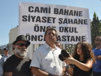 KTÖS, TC Cumhurbaşkanı Erdoğan'ın ziyaretini protesto için TC Lefkoşa Büyükelçiliği önünde eylem yaptı