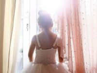 'Çocuk gelin fotoğrafı çekmem' dedi, 'damadın' burnunu kırdı