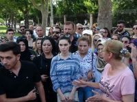 Adnan Oktar'a destek eylemi: 'Milyar tane evladım olsa, Oktar ve arkadaşlarının yoluna feda ederim'