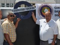 Başbakanlık önünde zamlar protesto edildi, siyah çelenk bırakıldı