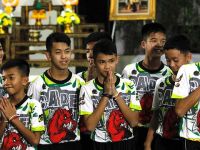 Tayland'da mağaradan kurtarılan çocuklar keşiş adayı olacak