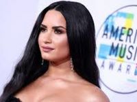 Şarkıcı Demı Lovato'nun aşırı dozdan hastaneye kaldırıldığı iddia edildi