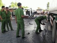 Vietnam'da otobüsle kamyon çarpıştı: 13 ölü