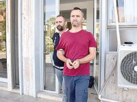 Ailesiyle birlikte gönderildi