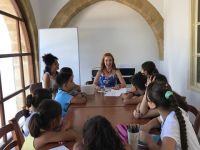 Kalbimdeki Cevap kitabının yazarı Canev Tatar, Vakıflar İyilik Evi çocuklarıyla buluştu