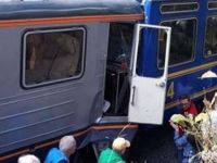 Peru'da iki tren çarpıştı...23 yaralı var
