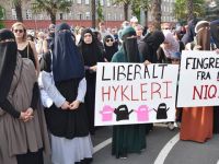 Danimarka'da burka ve peçe yasağına tepki